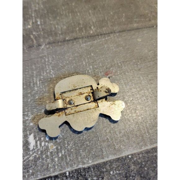 Metal AS IS scary skull Halloween decor accessory - Picture 4 of 4